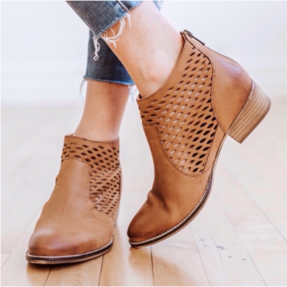 Seychelles Bearing Laser Cut Booties- Camel